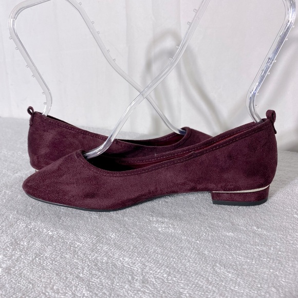 Chelsee Burgundy Faux Suede Round Toe Ballet Flats 8 NWT - Picture 8 of 12